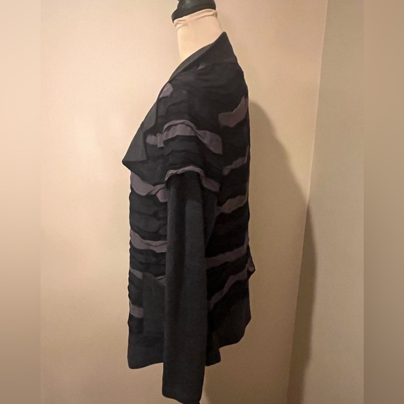 Fantazia Gray and Black Striped Open Front Cardigan, size Medium - Picture 3 of 8